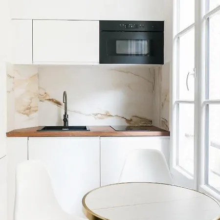 Eiffel Apartment Paris