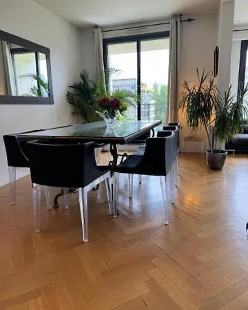 Eiffel Apartment Paris