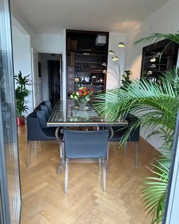 Eiffel Apartment