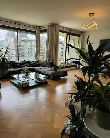 Eiffel Apartment